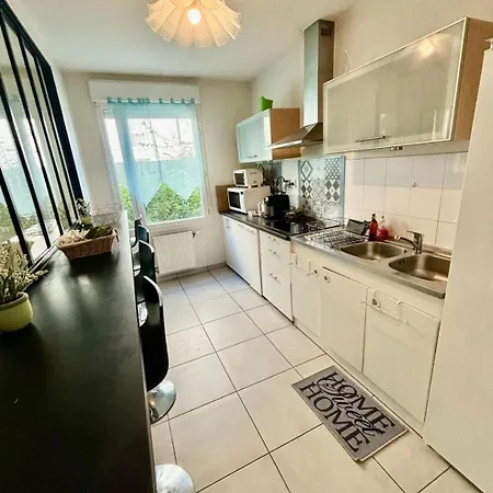 Appartement 3 Chambres, Metro Tram A 50 M, Parking Prive ! *