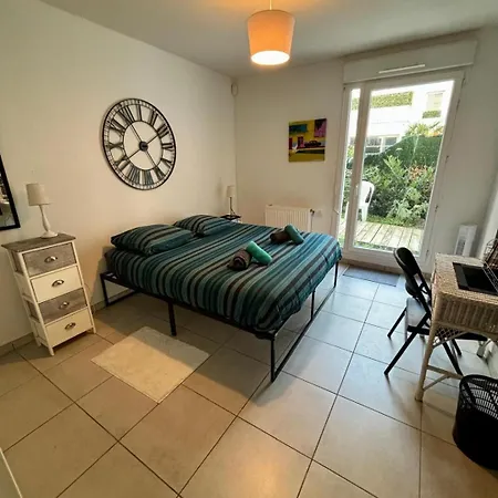 3 Chambres, Metro Tram A 50 M, Parking Prive ! Vaulx-en-Velin