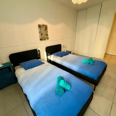 3 Chambres, Metro Tram A 50 M, Parking Prive ! Vaulx-en-Velin